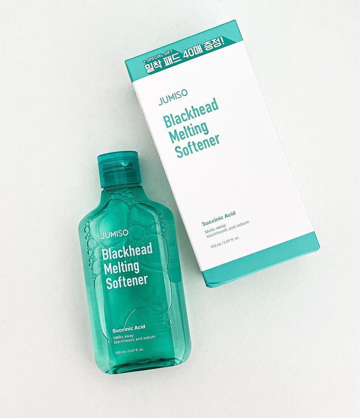 Una botella verde azulado y una caja blanca de Bemba. El suavizante para derretir puntos negros Jumiso con ácido succínico se muestra sobre un fondo blanco. Esta solución de 150ml limpia poros y trata puntos negros; el empaque tiene texto en inglés y coreano. Ideal para piel grasa.